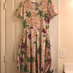 Lularoe Amelia - size M- dogwood print